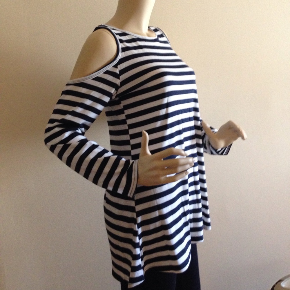 100% Cotton! Unique Open Shoulder Striped top - Picture 5 of 5